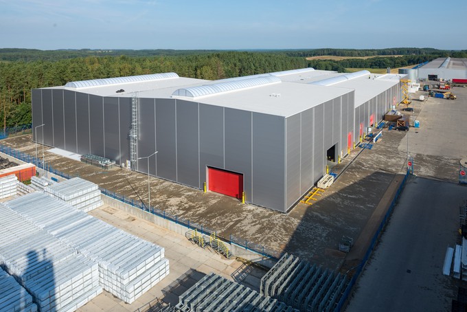 Construction of the new production hall covering 14 thousand m²